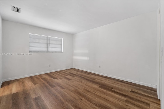 spare room with dark hardwood / wood-style floors