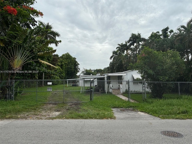 Listing photo 2 for 477 NE 154th St, Miami FL 33162