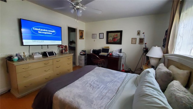 bedroom with ceiling fan