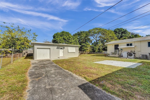 view of front of house featuring an outbuilding, a front lawn, and a garage