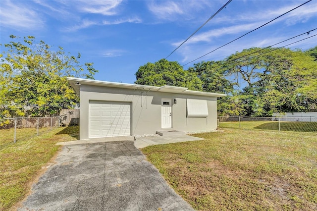 view of front of home featuring a front lawn