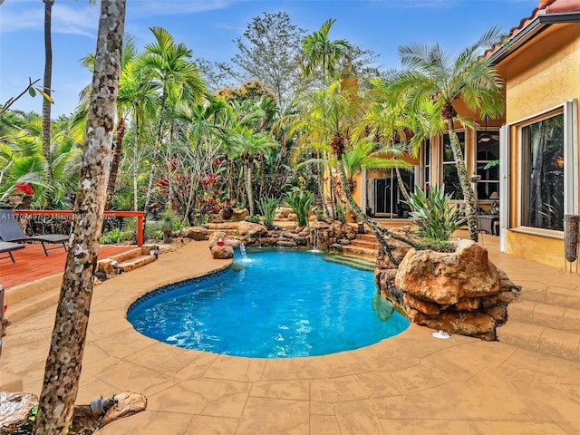 view of pool with pool water feature and a patio