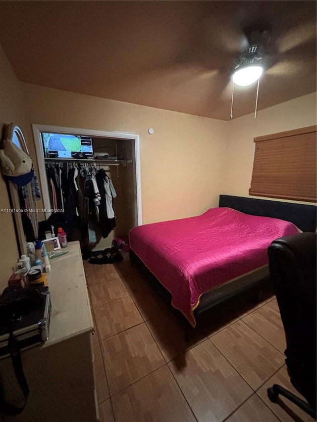 bedroom with a closet, ceiling fan, and hardwood / wood-style flooring