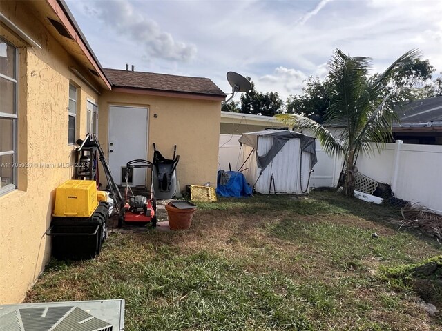 4575 Gladiator Cir, Green Acres, FL 33463 - view of yard