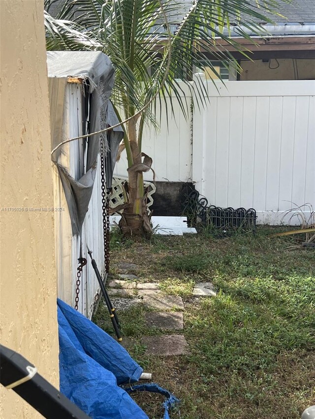 4575 Gladiator Cir, Green Acres, FL 33463 - view of yard
