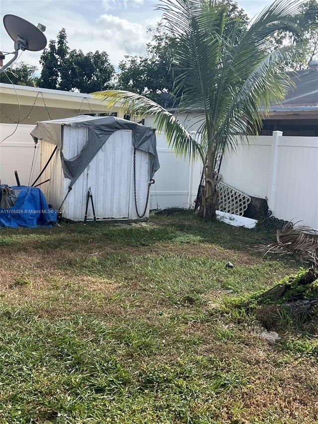 4575 Gladiator Cir, Green Acres, FL 33463 - view of yard