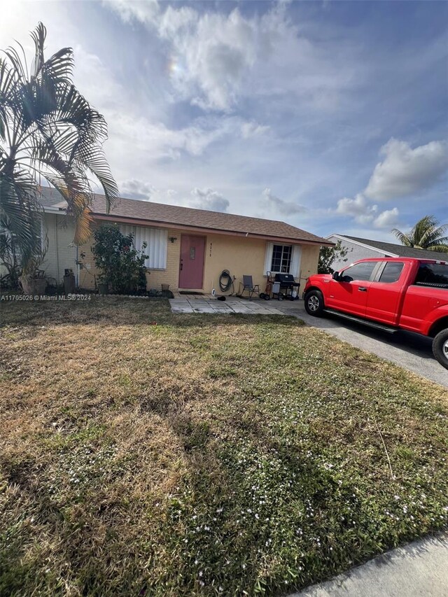 4575 Gladiator Cir, Green Acres, FL 33463 - single story home with a front yard