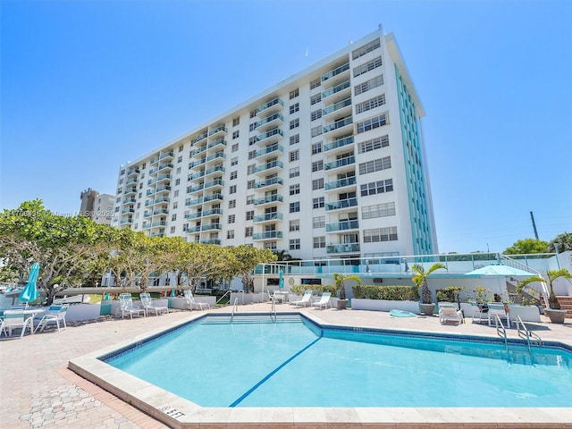 view of swimming pool featuring a patio