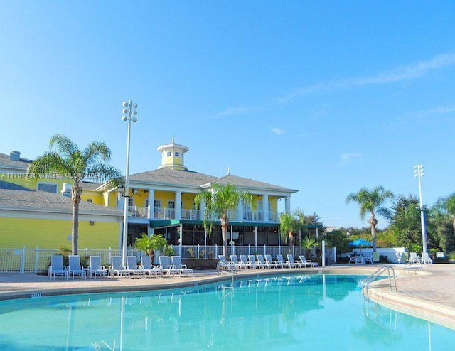 view of swimming pool