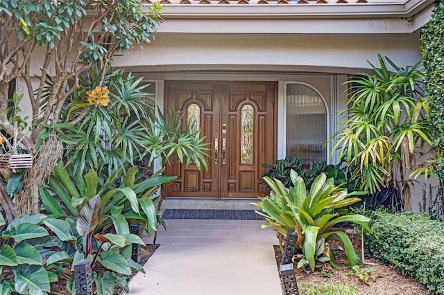 doorway to property with covered porch