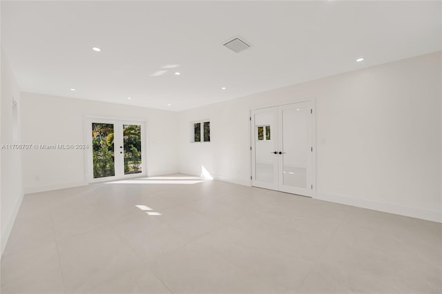 unfurnished room featuring light tile patterned flooring