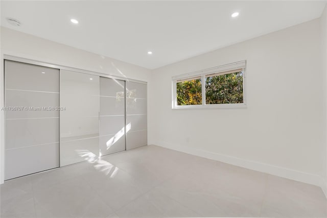 unfurnished bedroom featuring a closet