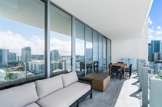 balcony featuring an outdoor hangout area