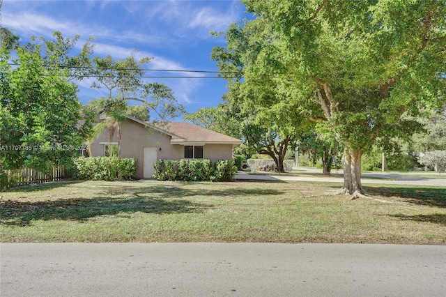 view of front of property with a front lawn