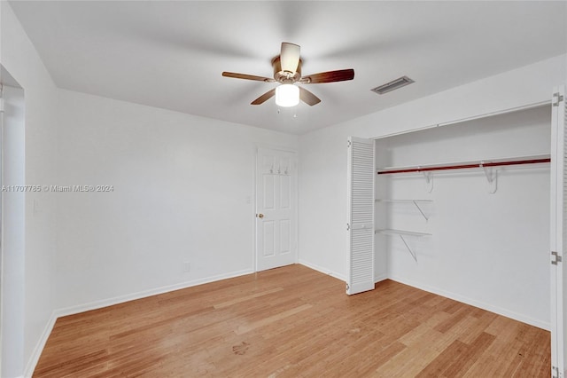 unfurnished bedroom with light wood-type flooring, a closet, and ceiling fan