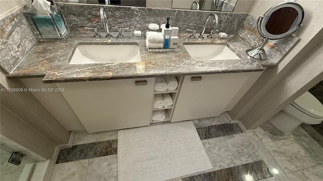 bathroom with vanity, toilet, and backsplash