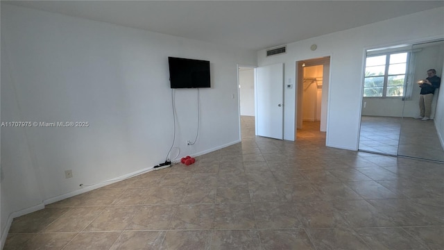 unfurnished room featuring light tile patterned flooring