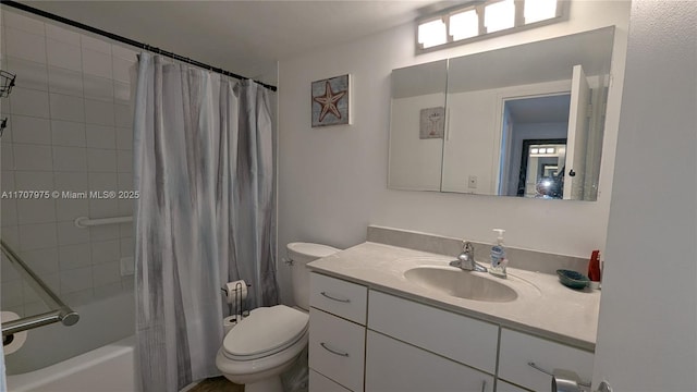 full bathroom featuring shower / bath combo with shower curtain, vanity, and toilet