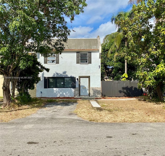 view of front of property