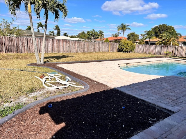 view of pool featuring a lawn