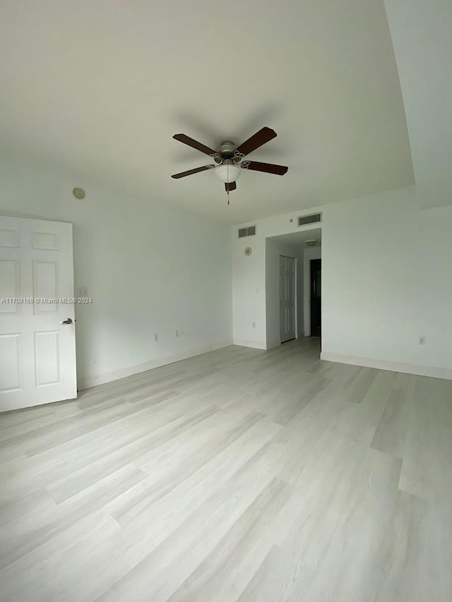 unfurnished room with light wood-type flooring and ceiling fan