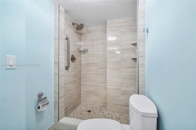 bathroom featuring toilet and tiled shower