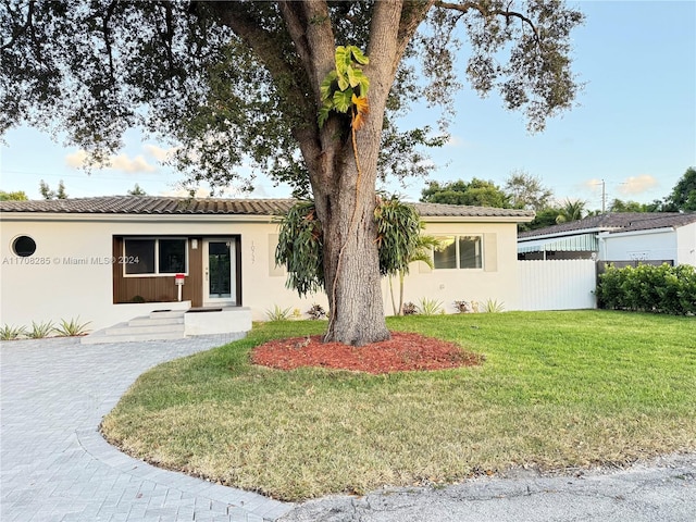 view of front of house with a front lawn