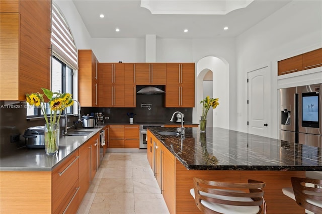 kitchen featuring tasteful backsplash, a large island, sink, and appliances with stainless steel finishes