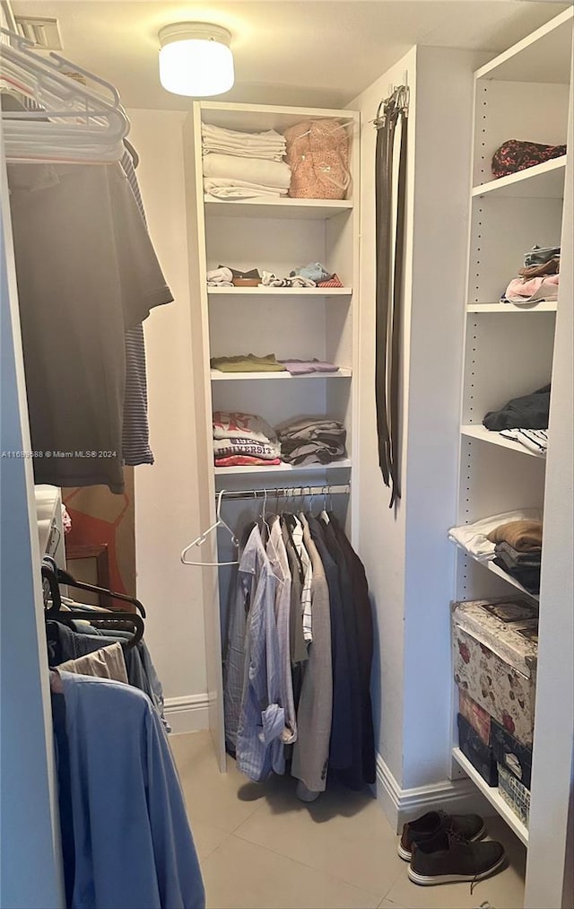 spacious closet featuring light tile patterned floors