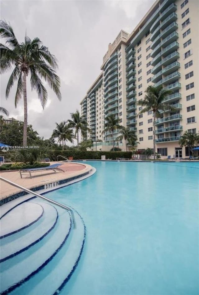 view of swimming pool