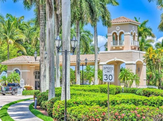 view of mediterranean / spanish-style home