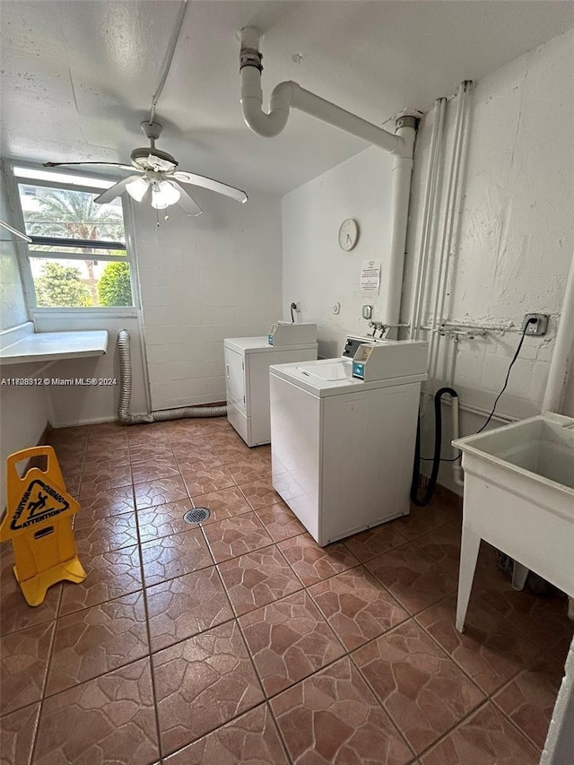 washroom with washer and clothes dryer, ceiling fan, and sink