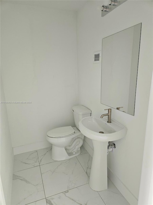 bathroom featuring toilet