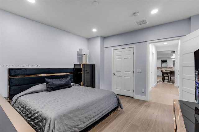 bedroom with light wood-style floors, baseboards, visible vents, and recessed lighting