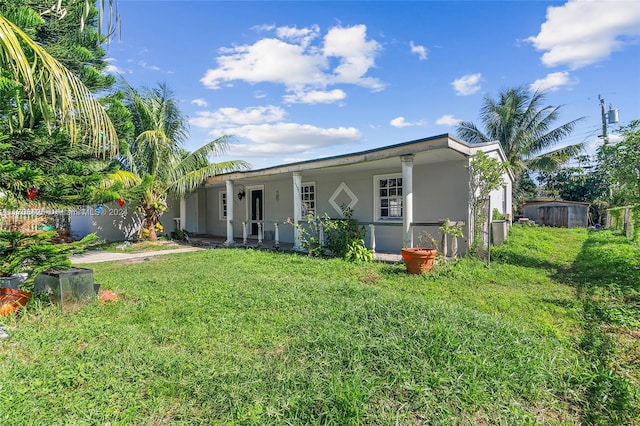 view of front of home with a front lawn