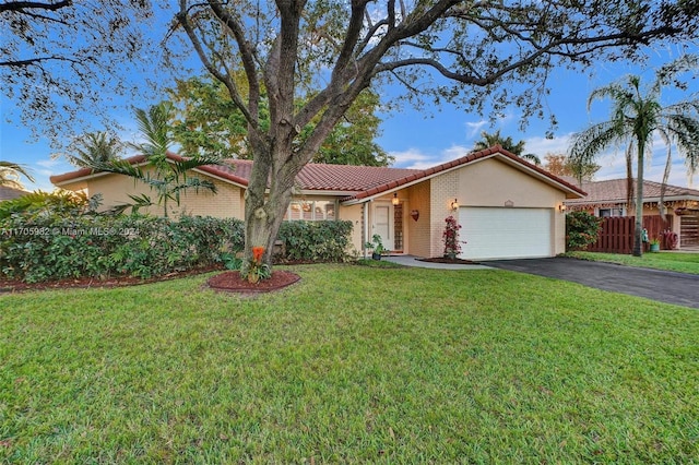 view of front of house featuring a front yard and a garage