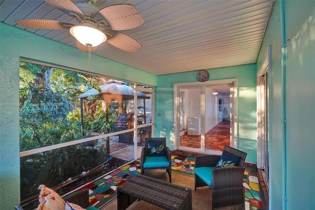 sunroom / solarium with ceiling fan