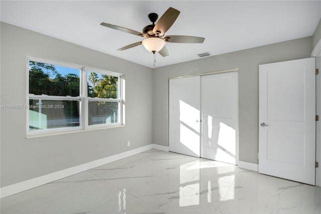 empty room featuring ceiling fan