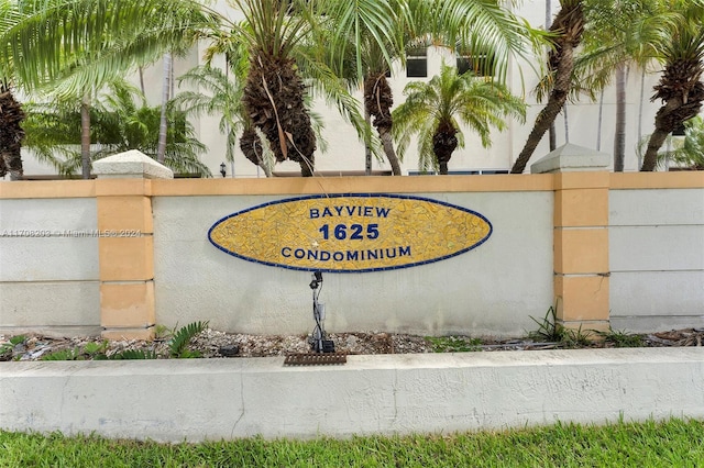 view of community / neighborhood sign