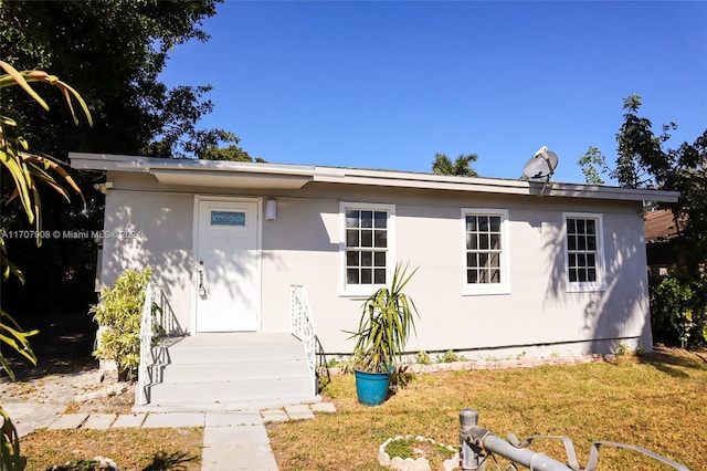 view of front of home with a front yard