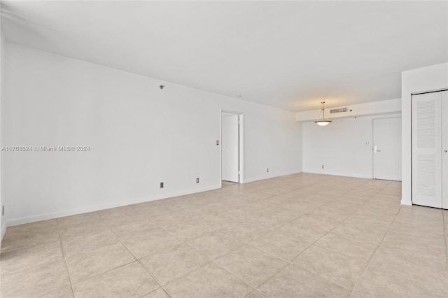 empty room featuring light tile patterned floors