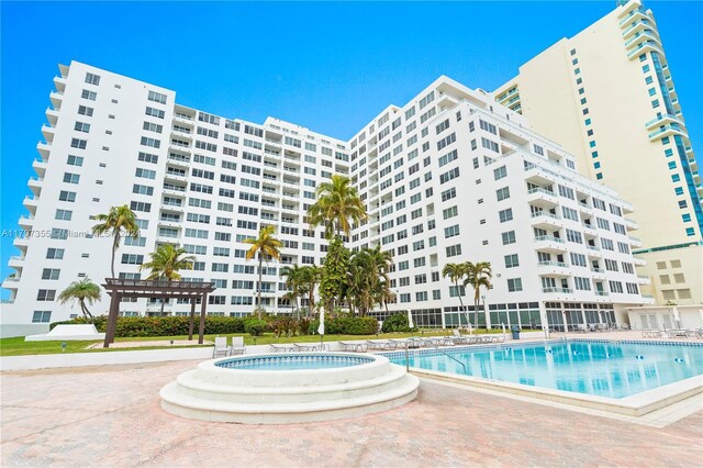5005 Collins Ave Unit 425, Miami Beach, FL 33140 - view of community pool