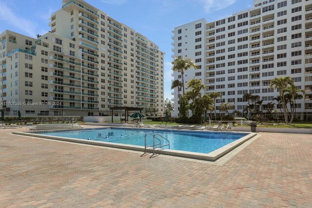 5005 Collins Ave Unit 425, Miami Beach, FL 33140 - view of community pool