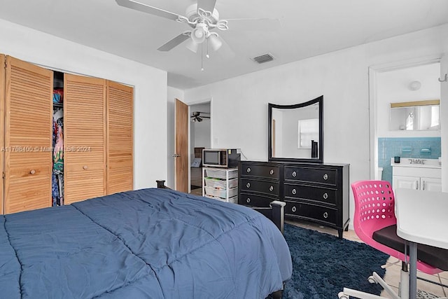 bedroom featuring connected bathroom, ceiling fan, and a closet