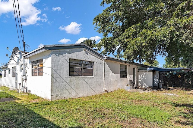 back of house featuring a yard