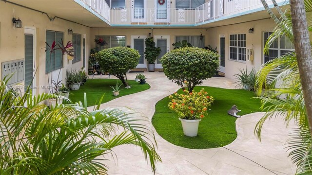 2072 NE 169th St Unit 10, North Miami Beach, FL 33162 - view of community with a lawn