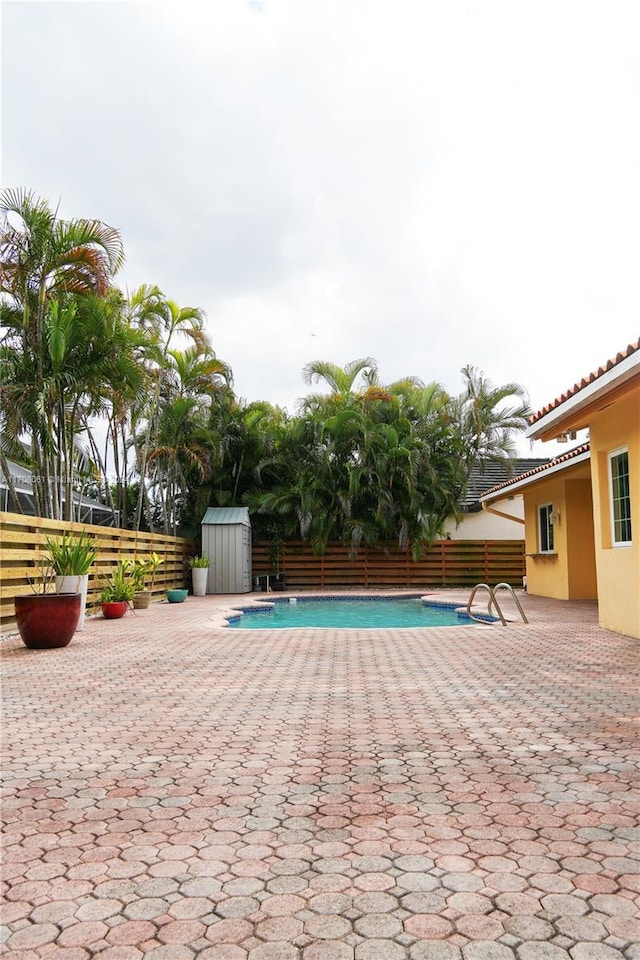 view of swimming pool featuring a shed