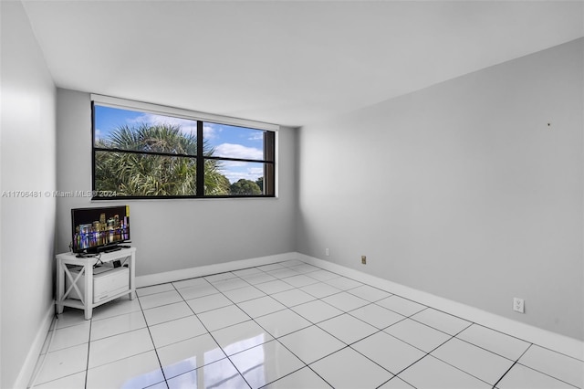 unfurnished room featuring light tile patterned floors
