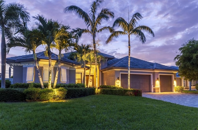 view of front facade featuring a yard and a garage