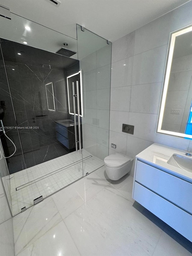 bathroom featuring a shower, vanity, toilet, and tile walls